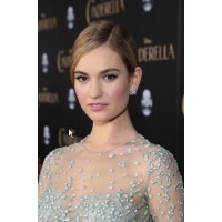 Lily James wurde am 5 April 1989 in Esher,...