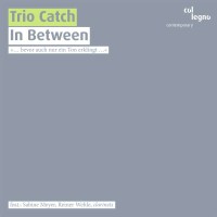 Trio Catch - In Between - col legno  - (CD / Titel: H-Z)